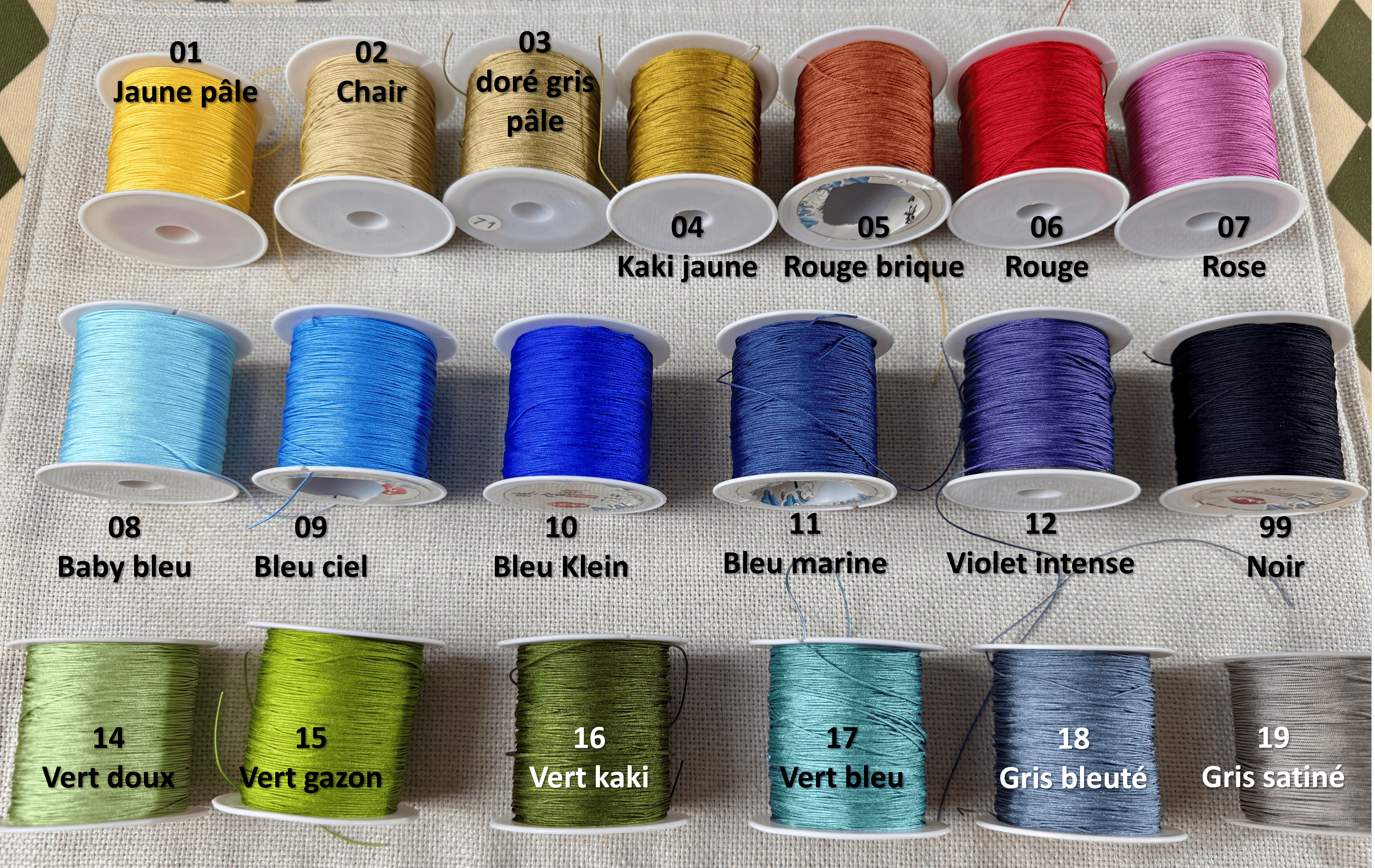 Bracelet minimaliste perle d'eau douce - couleur personnalisée, ajustable