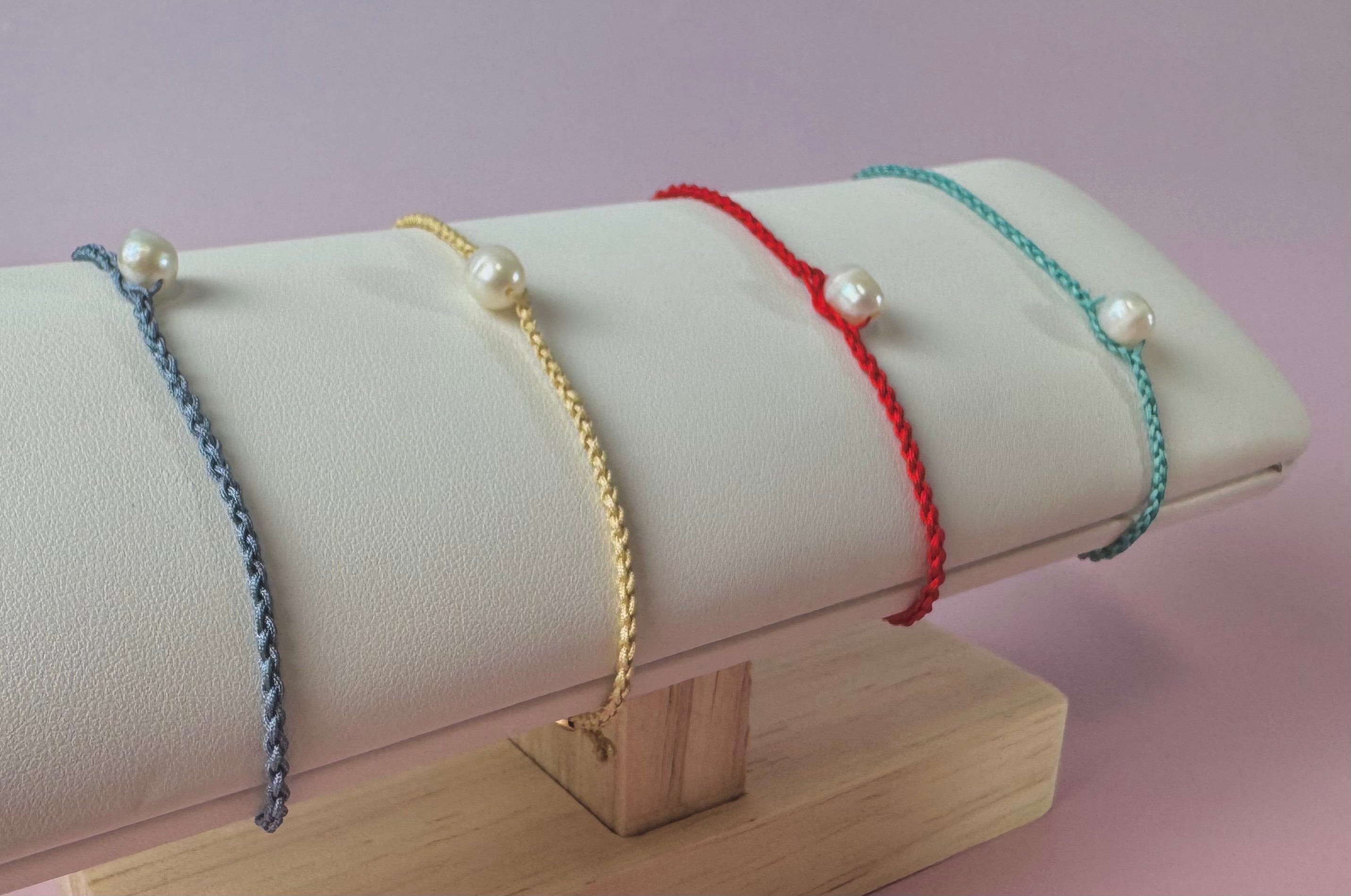 Bracelet minimaliste perle d'eau douce - couleur personnalisée, ajustable