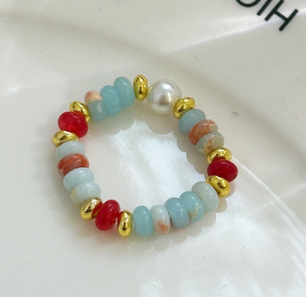 "Île Bleue" Bague élastique - pierre de Shoushan, agate rouge et perle d'eau douce