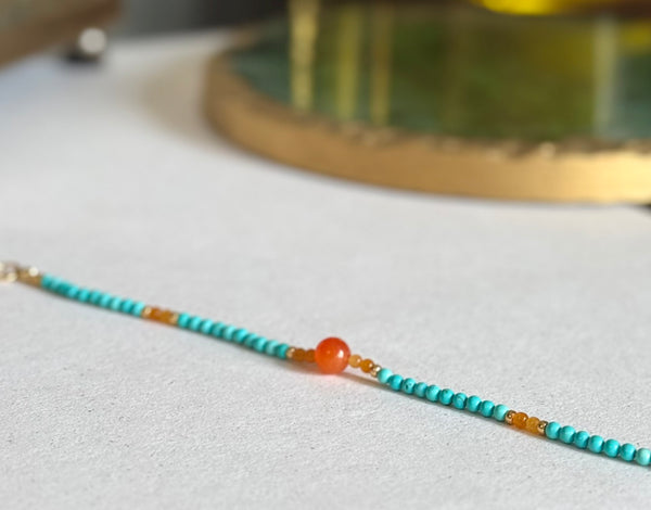 Bracelet artisanal très fin en perle d'agate orange, turquoise et jade