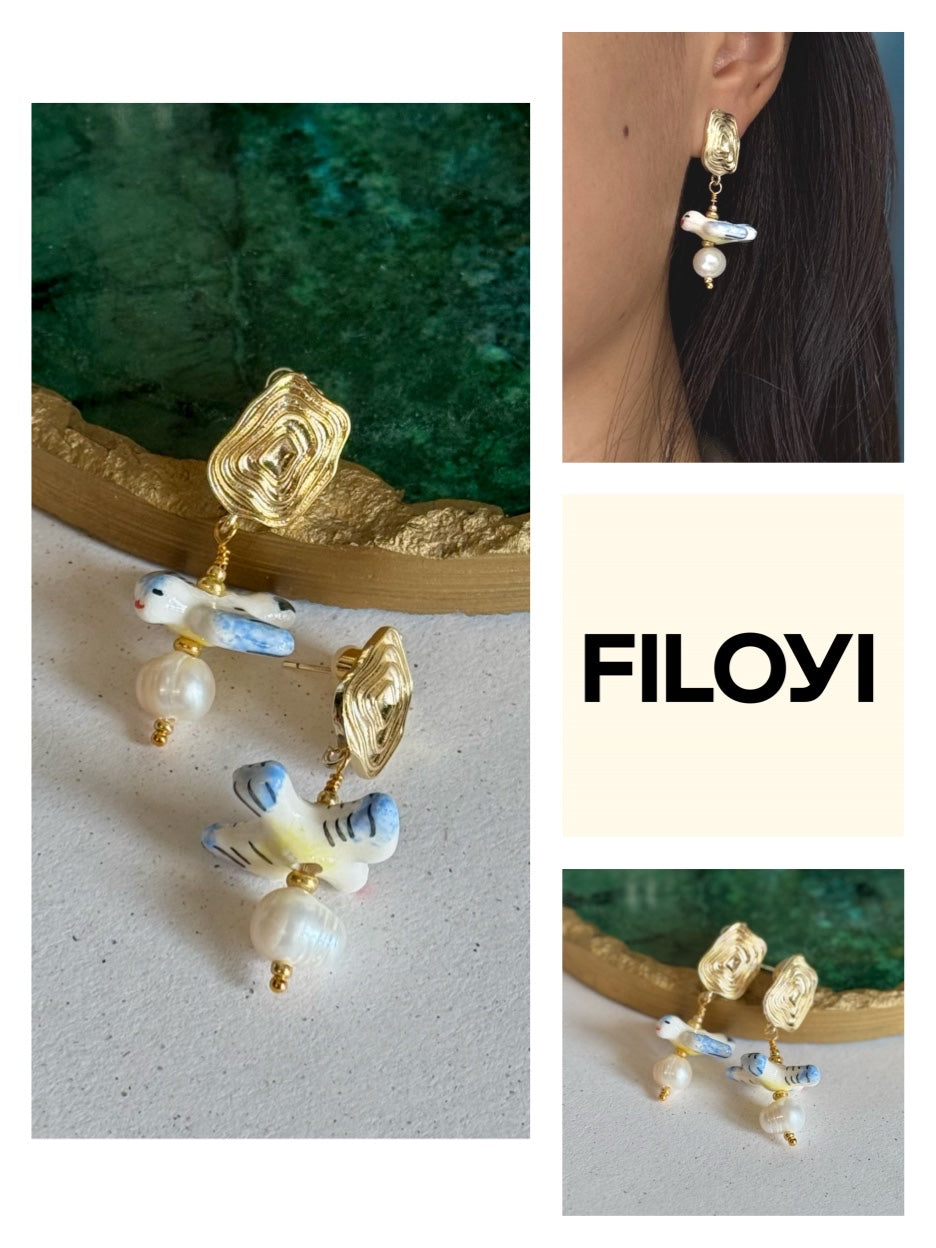 Boucles d’oreilles artisanales baroques, oiseaux en céramique et perles d’eau douce