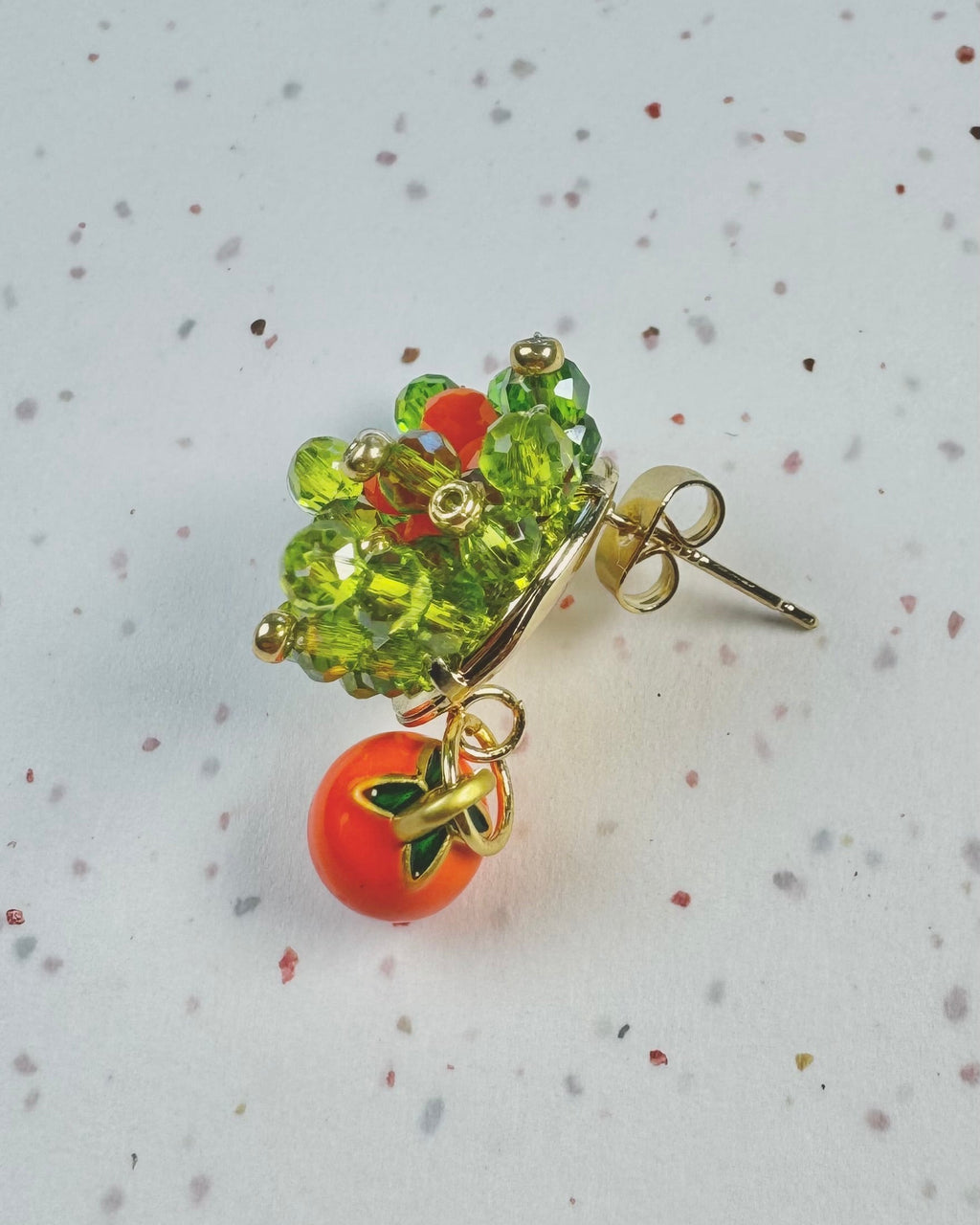 Boucles d’oreilles brodées artisanales "Boule de Kaki" – style oriental, kaki et feuillage vert