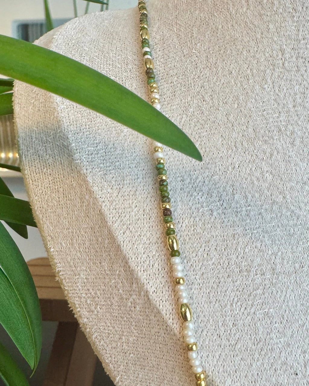 Collier artisanal perlé très fin, inspiré de Byzantine, ajustable