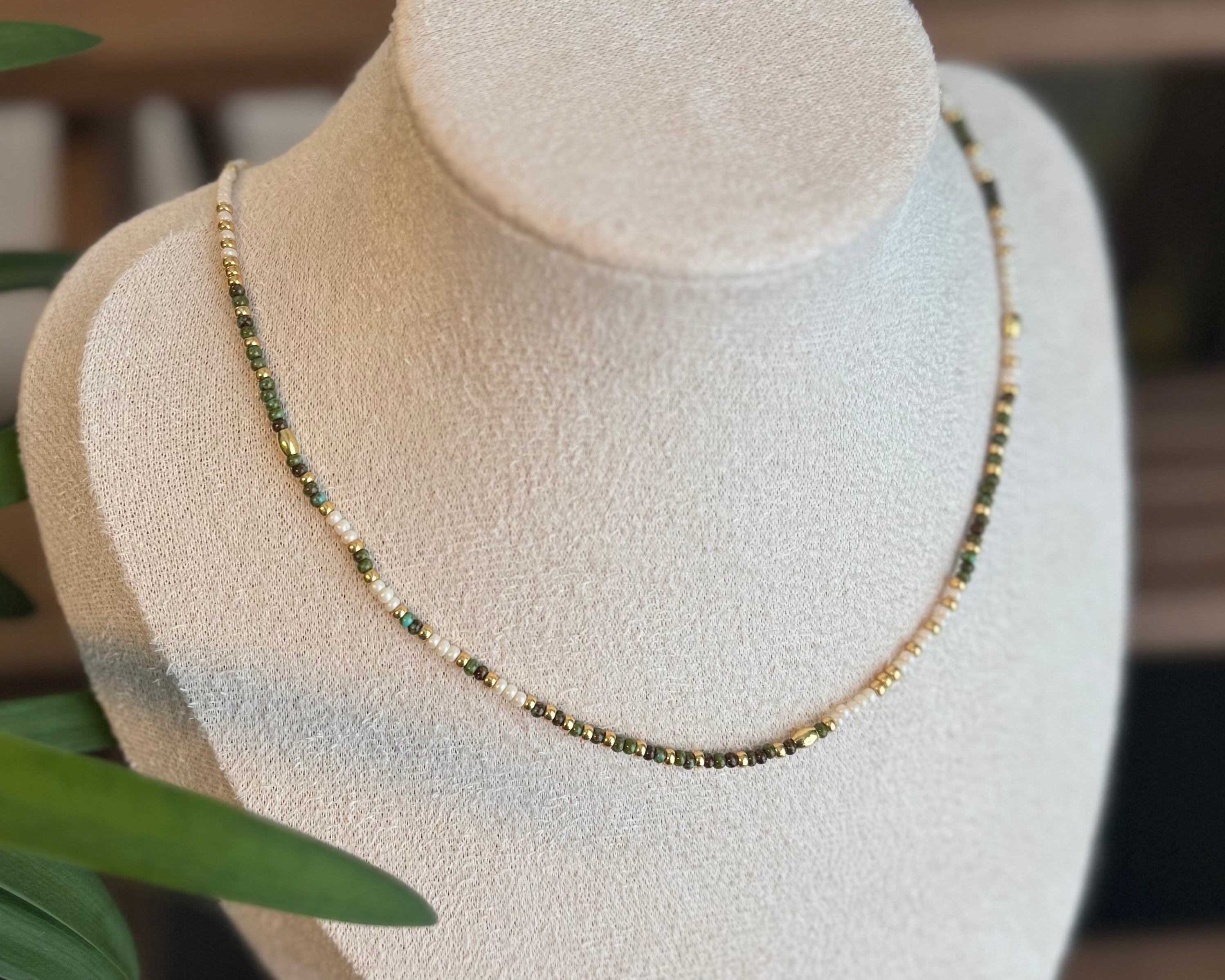 Collier artisanal perlé très fin, inspiré de Byzantine, ajustable