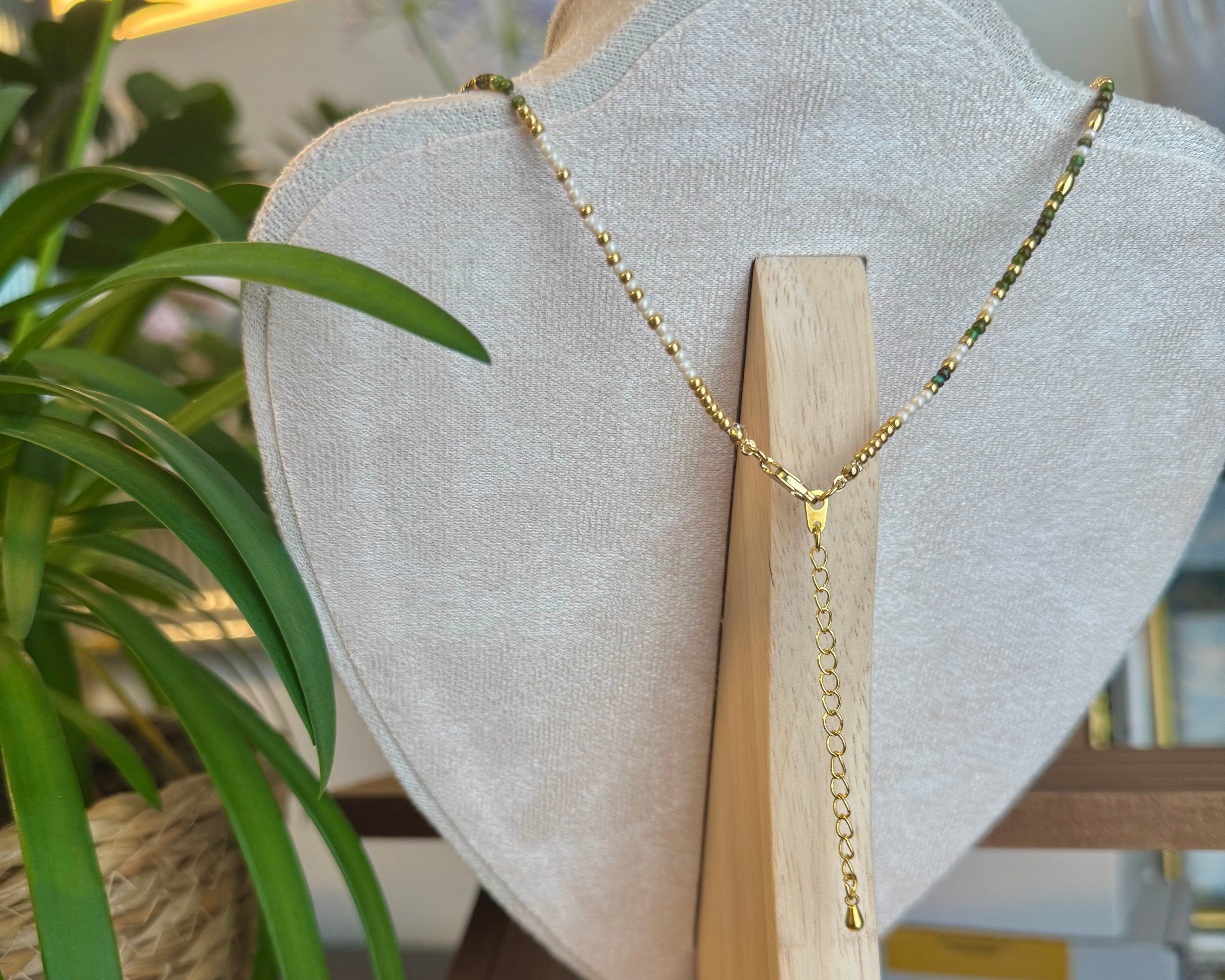 Collier artisanal perlé très fin, inspiré de Byzantine, ajustable