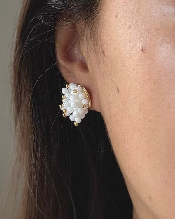 Boucles d'oreilles brodées faites main Boules Perlées de White Dreams