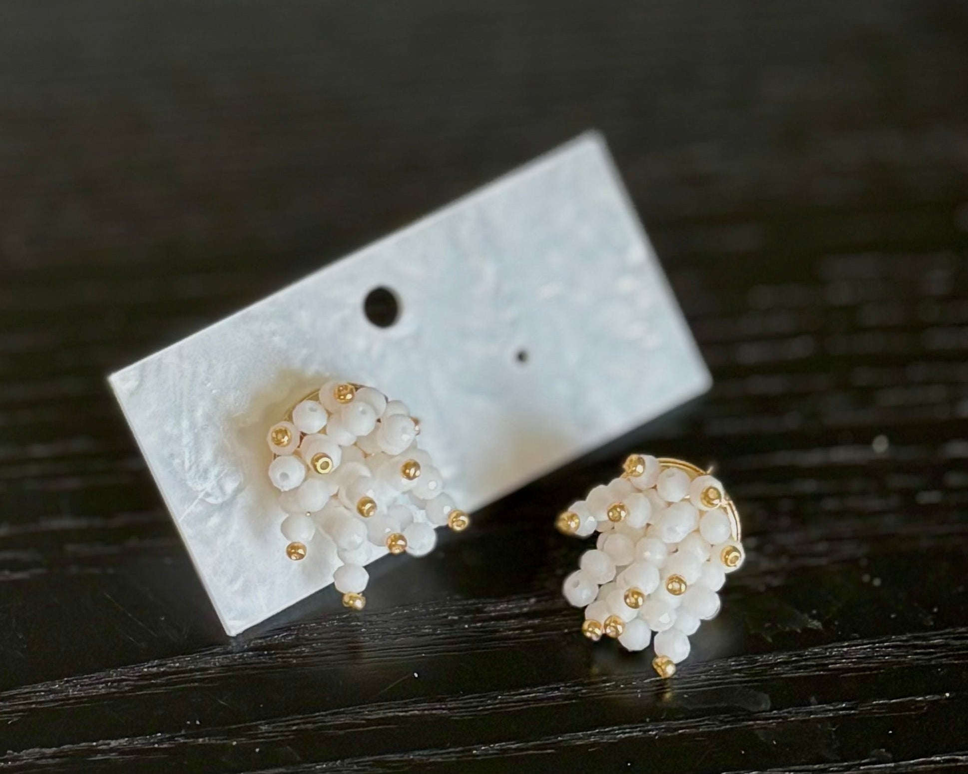Boucles d’oreilles brodées faites main Boules Perlées de White Dreams