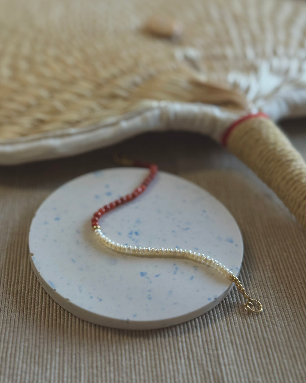 Bracelet en perles d'eau douce et agate rouge extra-fin